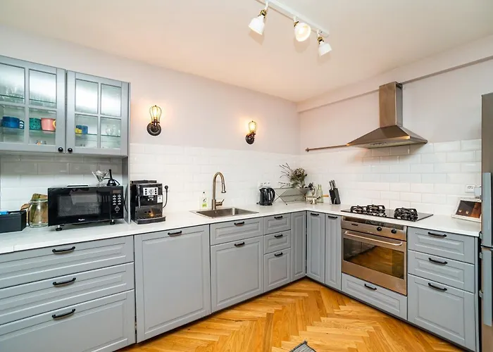Apartamento Central, Spacious, Modern 5 Bedrm Duplex W/balcony Praga