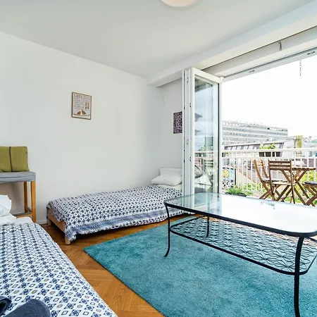 Apartamento Central, Spacious, Modern 5 Bedrm Duplex W/balcony