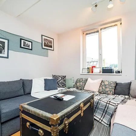 Central, Spacious, Modern 5 Bedrm Duplex W/balcony Praga