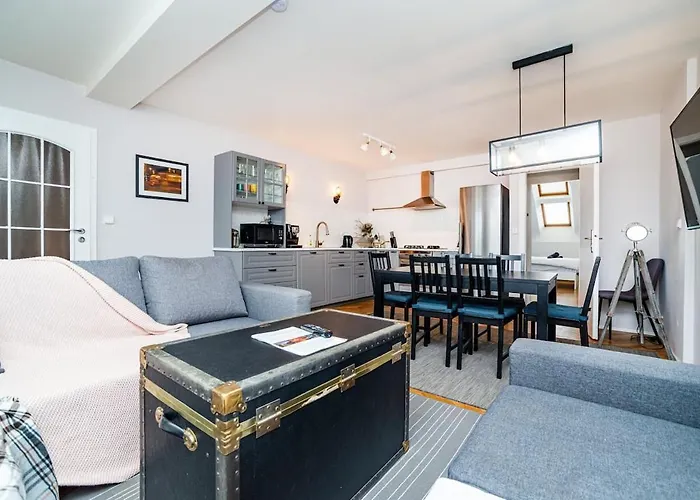 Central, Spacious, Modern 5 Bedrm Duplex W/balcony 아파트 *