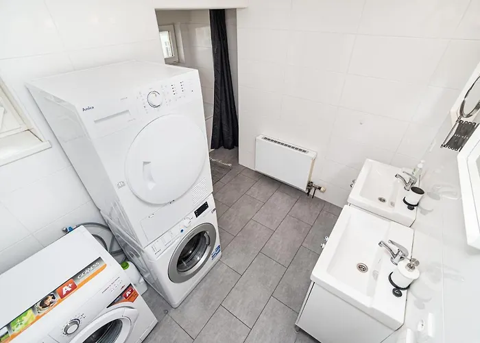 아파트 Central, Spacious, Modern 5 Bedrm Duplex W/balcony