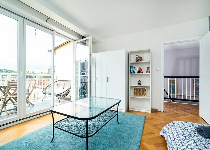 Central, Spacious, Modern 5 Bedrm Duplex W/balcony 아파트