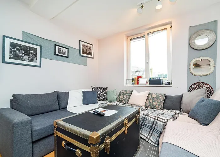 Central, Spacious, Modern 5 Bedrm Duplex W/balcony 프라하