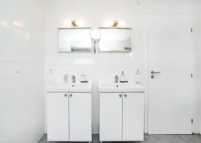 아파트 Central, Spacious, Modern 5 Bedrm Duplex W/balcony