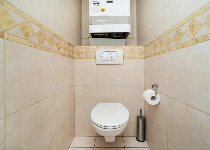 Central, Spacious, Modern 5 Bedrm Duplex W/balcony 아파트
