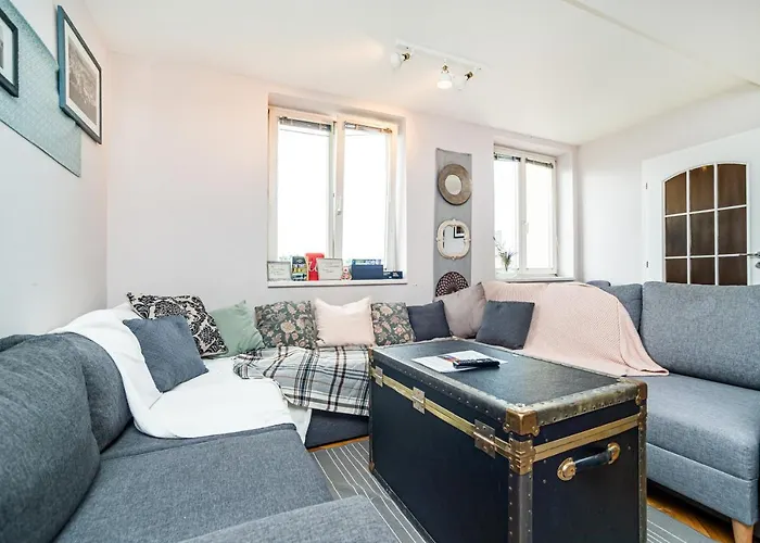 Central, Spacious, Modern 5 Bedrm Duplex W/balcony Daire *