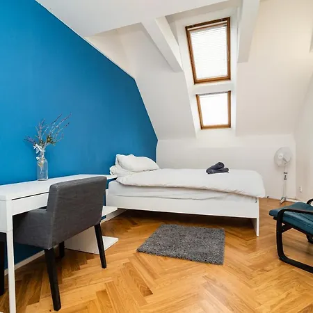 Apartamento Central, Spacious, Modern 5 Bedrm Duplex W/balcony
