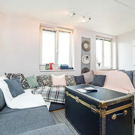 Central, Spacious, Modern 5 Bedrm Duplex W/balcony Apartamento *