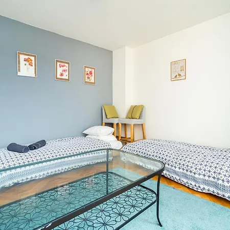 Central, Spacious, Modern 5 Bedrm Duplex W/balcony Apartamento *